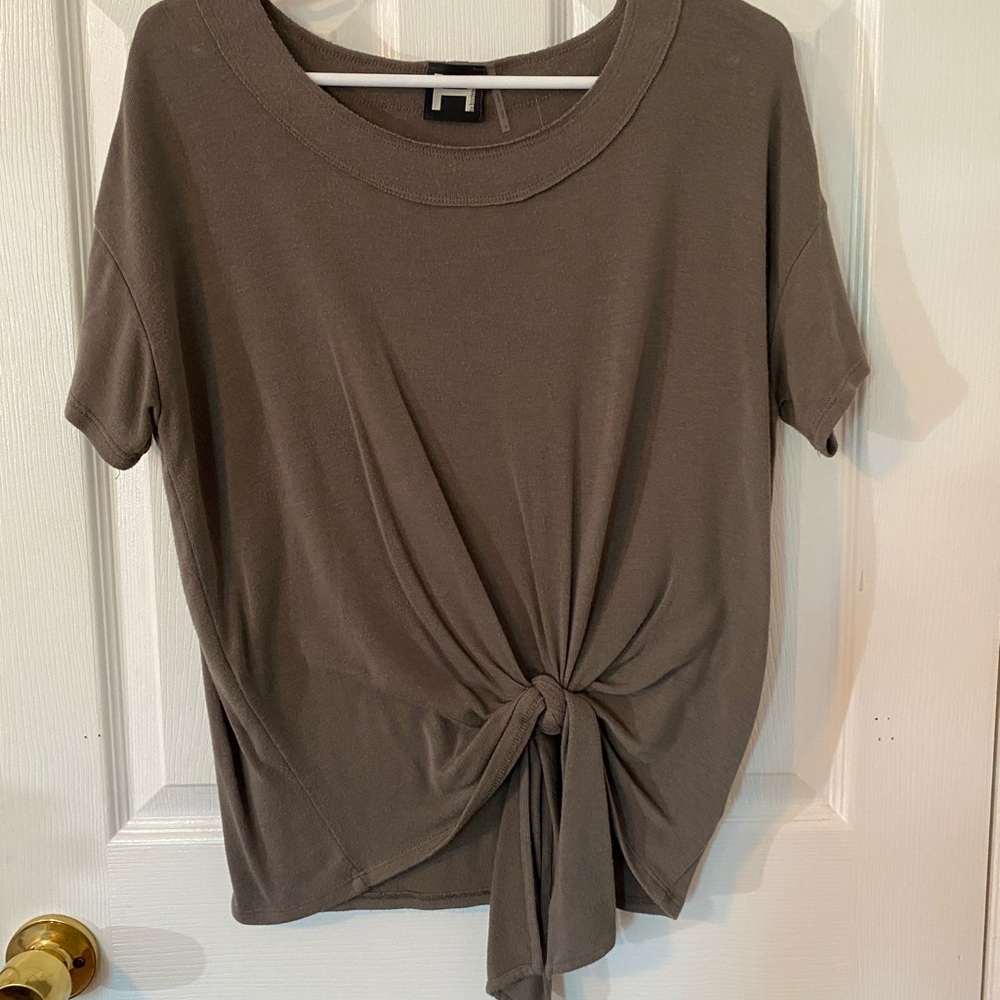 T-shirt with tie in front